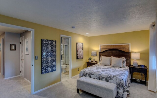 Hale Hokua O Nalu 3 Bedroom Home by Redawning