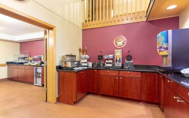 AmericInn by Wyndham Burlington
