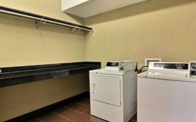 Comfort Suites