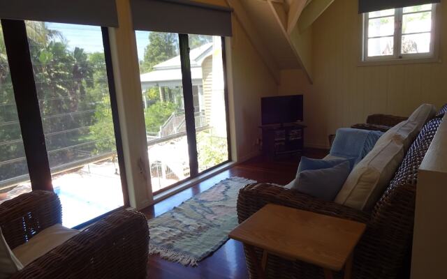 Jacaranda Lodge B&B