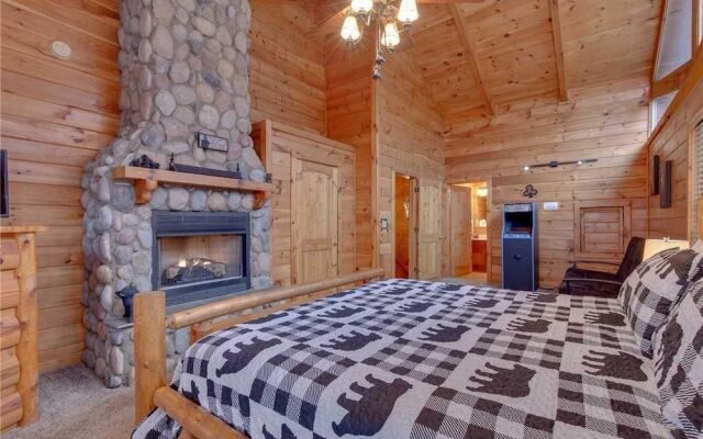 Bear Paws - Two Bedroom Cabin