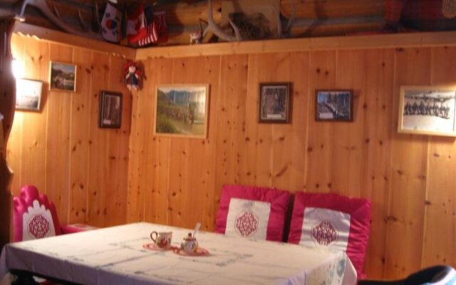 Rocky Mountain Log Chalet
