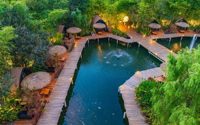 Khum Damnoen Resort