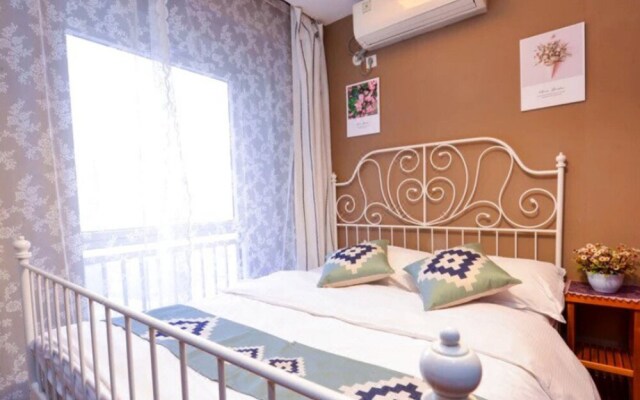 Dalian Yijia Apartment Peace Square