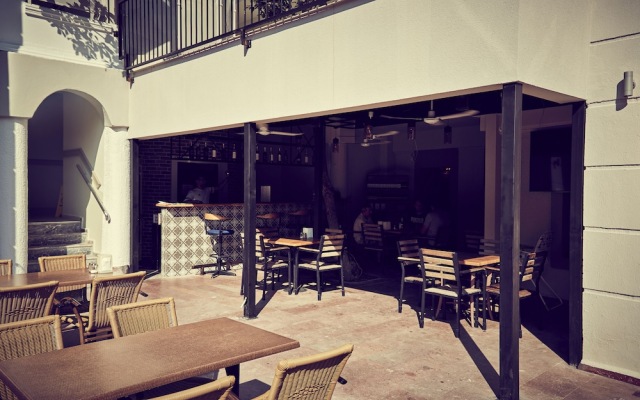 Blue Lagoon Apart Hotel