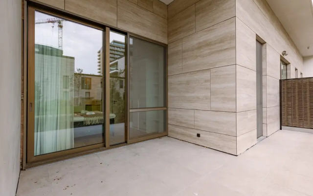 Serene Dikefront Apartment With en Suite Bedrooms and Stunning Views