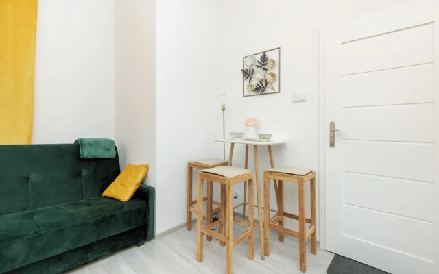 Studio 8 Minutes to the Beach by Renters