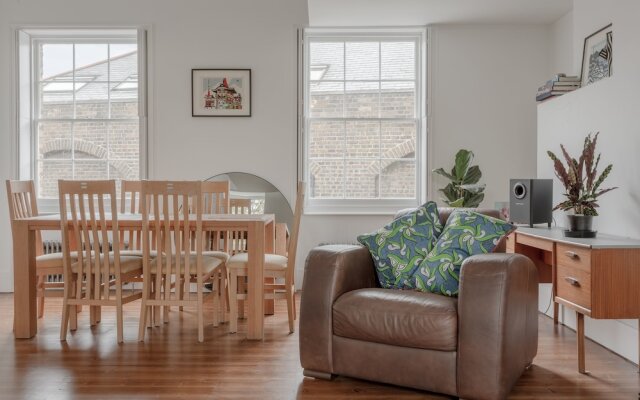 Modern 2 Bedroom Apartment With Balcony Close To Borough tube
