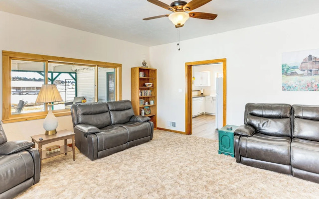 Patio & Mountain Views: Farmhouse in Mancos!