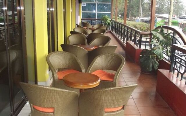 M P Hotel
