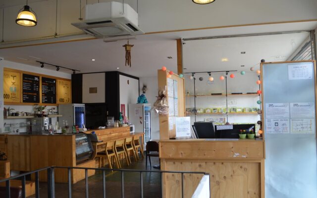 The Style Capsule Guesthouse - Hostel