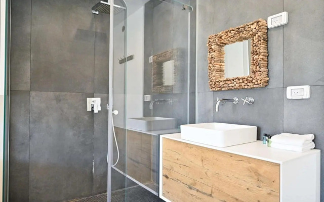 Sunny 3BR Penthouse near the Beach by HolyGuest