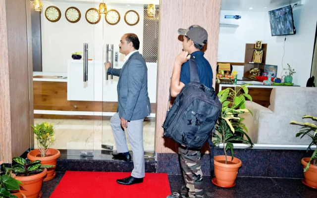 Villa Grand Hotel Near Kempegowda International Airport