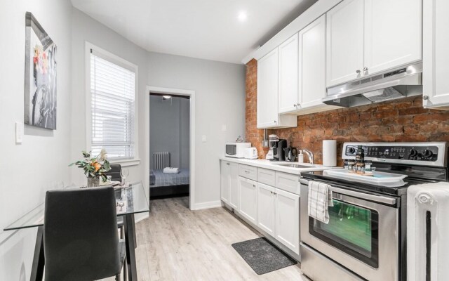 Upscale 2BR Apt - Prime Location w Netflix