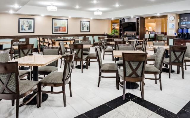 Holiday Inn Express Hotel & Suites Canton, an IHG Hotel