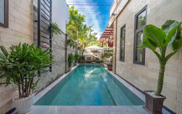 The Lake Hoian Hotel
