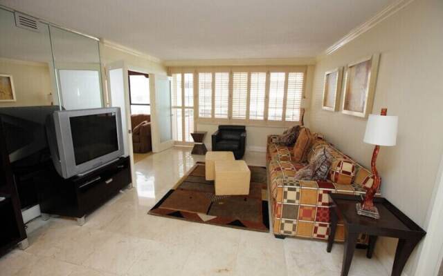 Alexander 1208 - 2 Br Apts