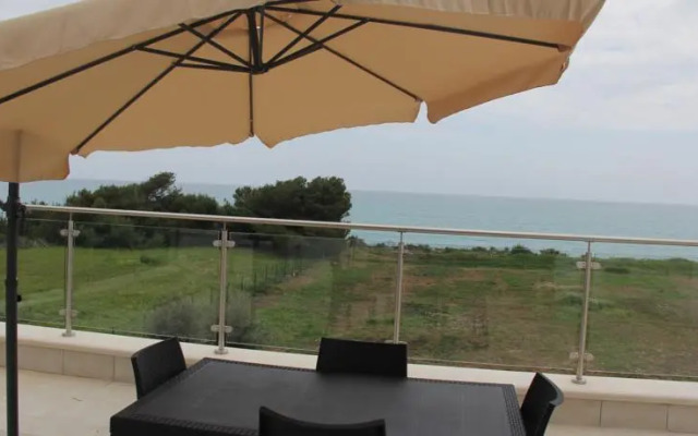 Holiday Beach Houses Nero DAvola