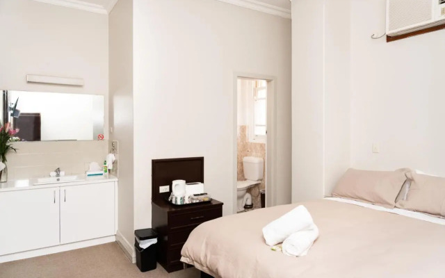 New Crown Hotel Motel