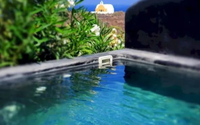 Oia's Sunset Apartments