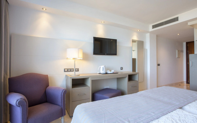 Hipotels Playa La Barrosa - Adults Only