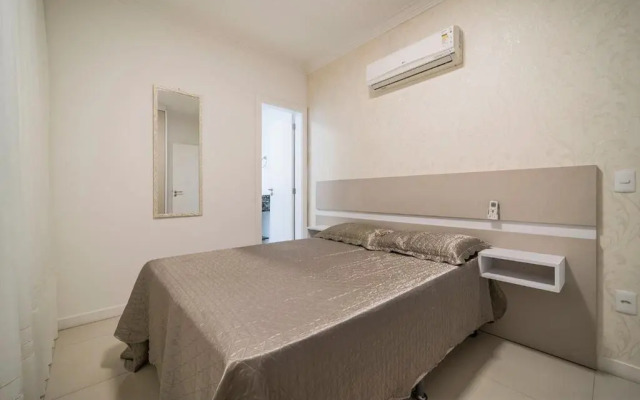 298 - Excelente apto a 30m do mar em Bombinhas