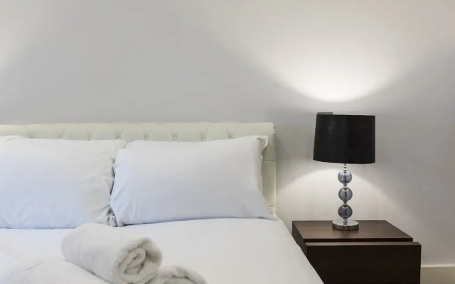 Trafalgar Square Apartments