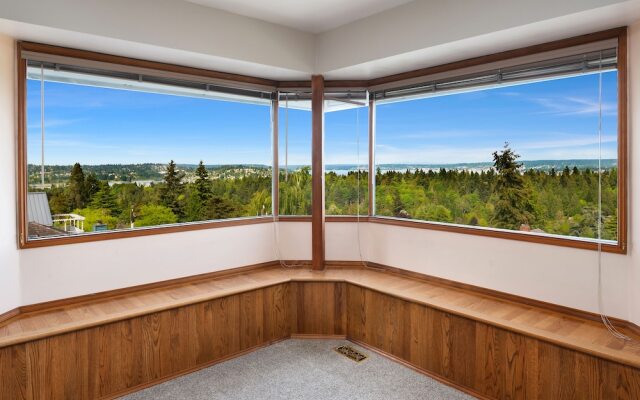 Seattle Vacation Home: The Tuscan Villa