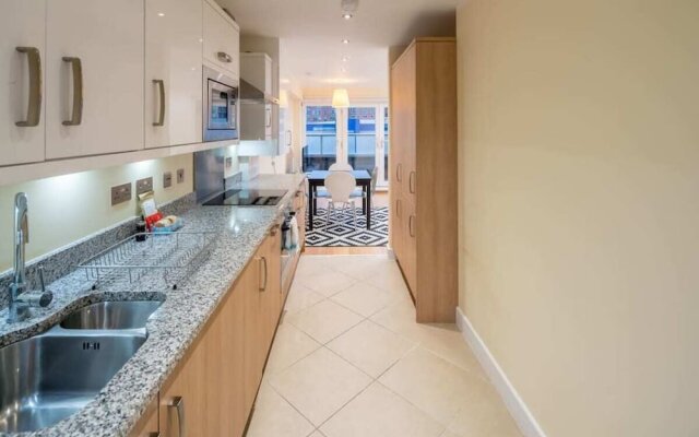 Spacious 3Bed2bath W Balcony In Battersea