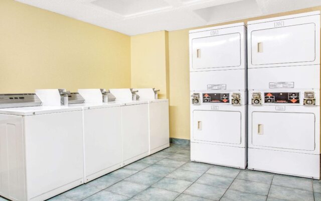 APM Inn & Suites