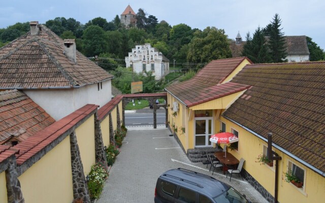 Pensiunea La Cetate