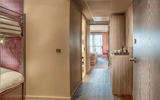 Boulevard Hotel