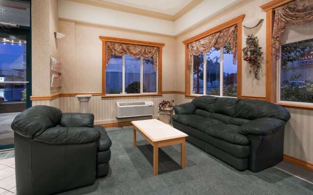 Ramada by Wyndham Quesnel