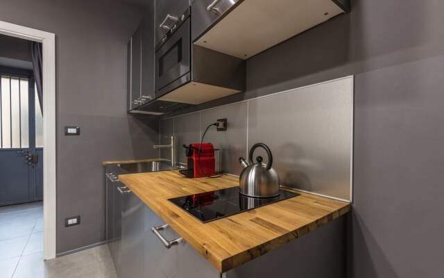 Into Apartments - Studio Somis