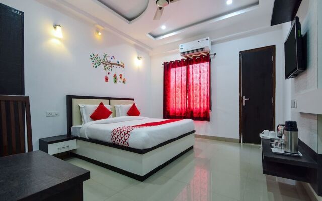 OYO 18262 Hotel White Tulip