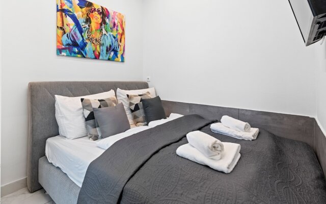 SKY9 Apartments District 17