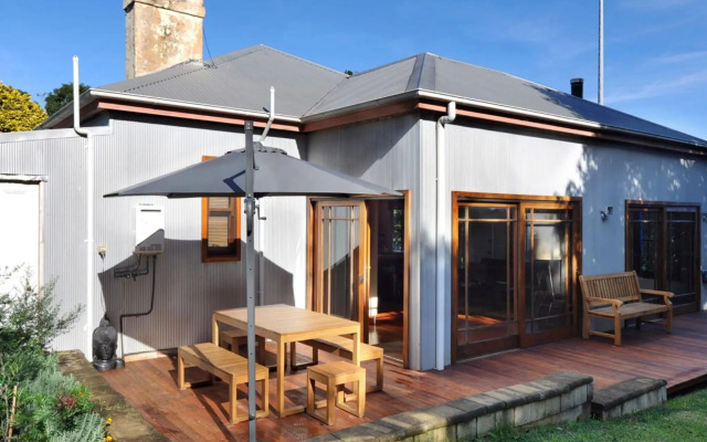 FAIRVIEW and STUDIO Gerringong 4pm check out Sundays