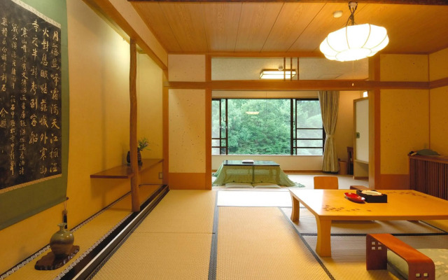 Minakamisanso
