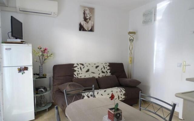 Flat with large TERRACE 10min from the BEACHES