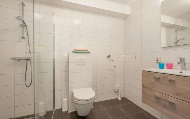 Restyled Bungalow With Dishwasher, Near the Beach