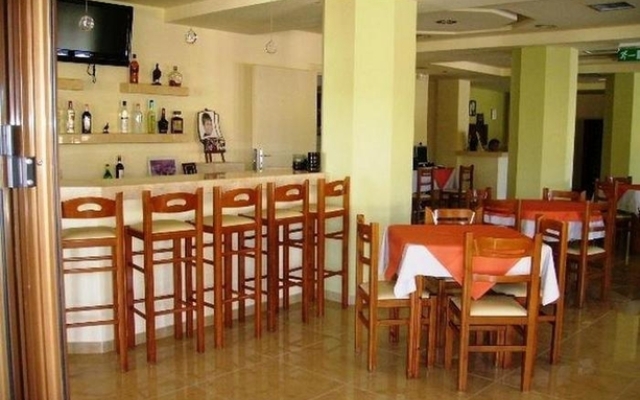 Tzevenos Hotel Apts