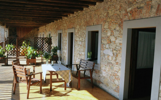 Spacious Apartment in Monticelli Brusati with Pool