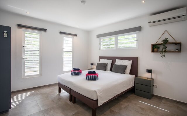 "casa Maria Curacao. Luxury 6 Bedroom Villa Next to Supermarket & Jan Thiel Beach"