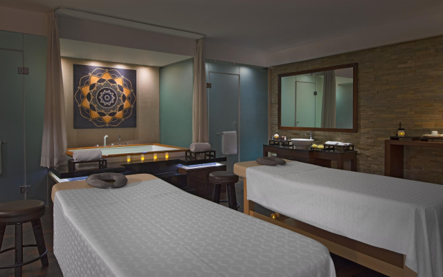 Sheraton Grand Bangalore Hotel at Brigade Gateway