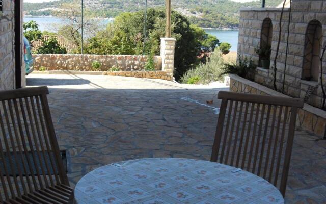 Apartments Hari Tisno