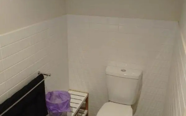 Lovely 2 bedroom apartment across from Shepp Lake.