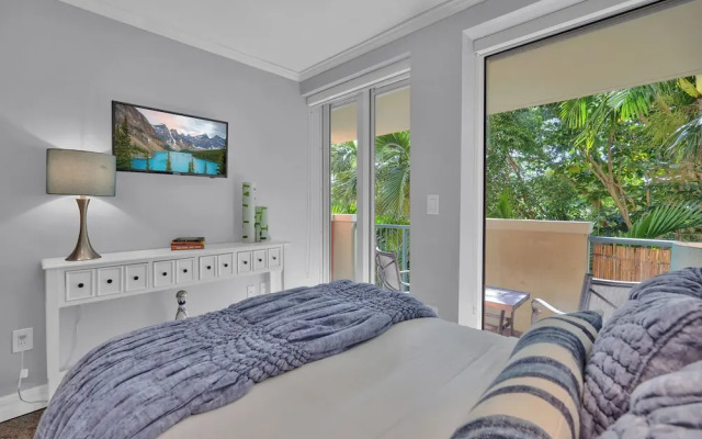 Treetop Retreat Cozy 2 Bedroom in Grove