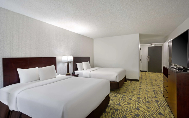 DoubleTree by Hilton Washington Meadow Lands Casino Area