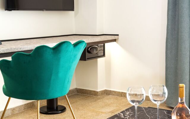Athens Ivy Suites