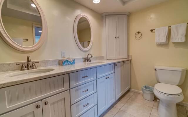 Beach Three Bedroom Villa by Redawning